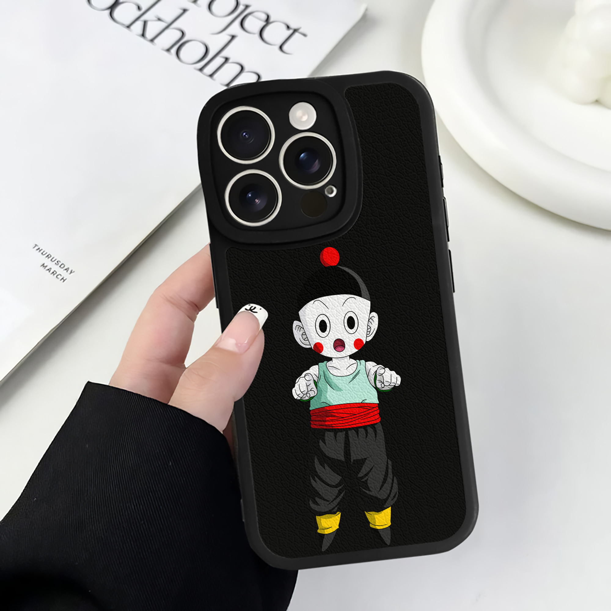 （画像用） ドラゴンボール 餃子（チャオズ）DRAGON BALL Chaoz 【iPhone 16シリーズ対応】シリコンスマホケース（レザー調） 材質：シリコン